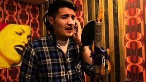 Don Juan de mic! Vezi ce cantaret de la noi a avut o relatie cu o femeie de 30 de ani cand avea DOAR 14 ANI!