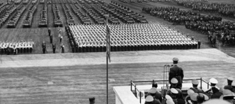 „Hitler era un criminal leneș care se trezea la prânz”. De ce multe lucruri pe care le știm despre ascensiunea naziștilor sunt greșite