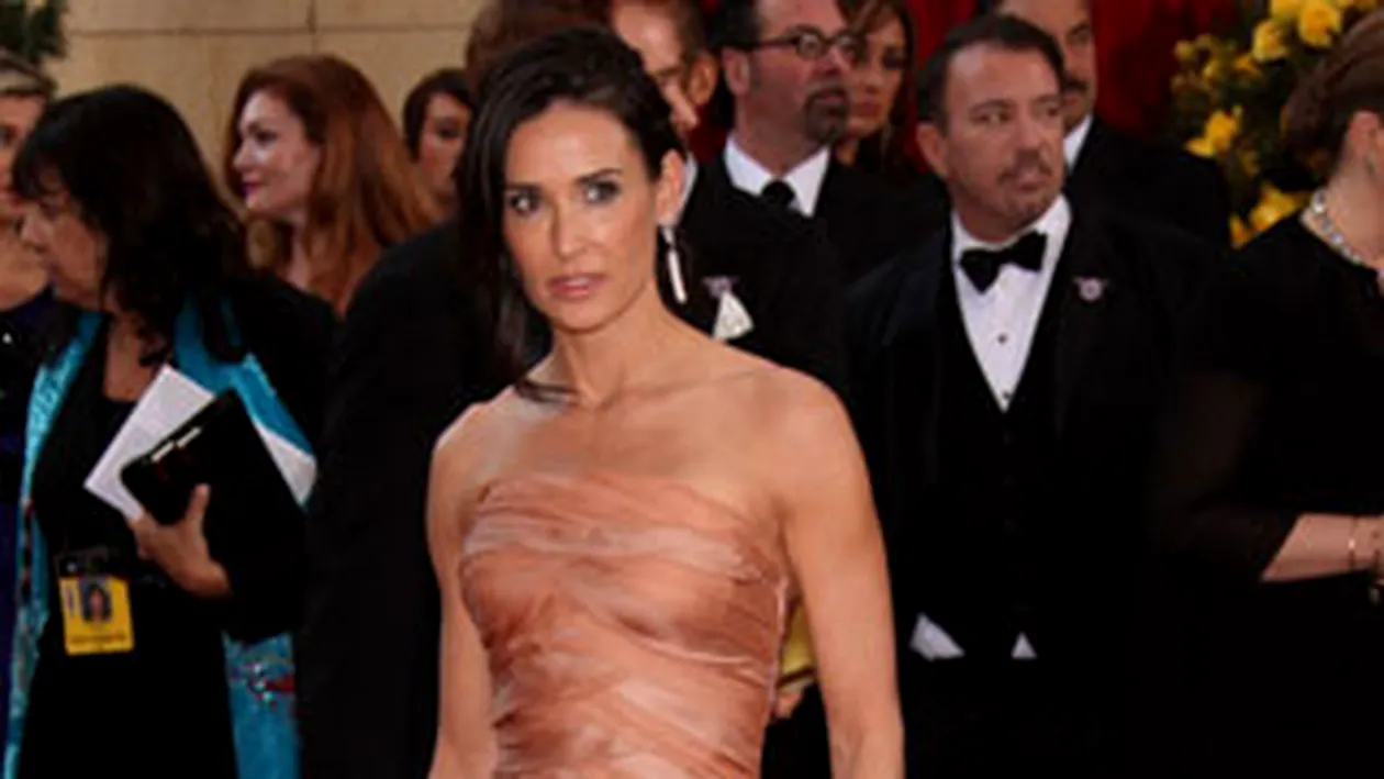 Scandal pe Twitter intre Demi Moore si Kim Kardashian, din cauza proxenetismului