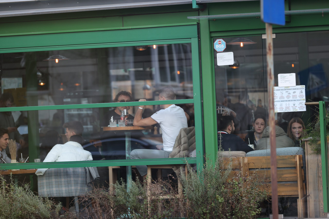 Cristian Boureanu a pus țara la cale, alături de un prieten, la un restaurant din Capitală