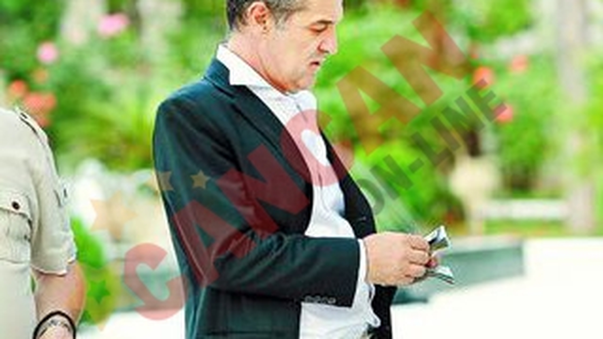 I-a bagat in sedinta si le-a dat banii