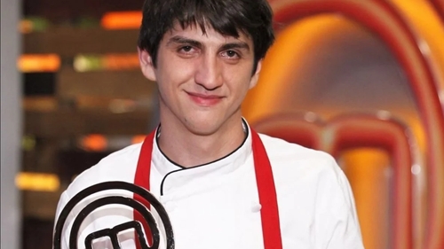 Îți mai amintești de primul câștigător MasterChef ales de Bontea, Dumitrescu și Scărlătescu? Ce face și cu ce se ocupă acum Petru Buiuca