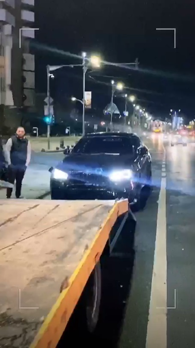 Dorian Popa a făcut accident în București. Cum arată bolidul BMW de 80.000 de euro după impactul violent de azi-noapte