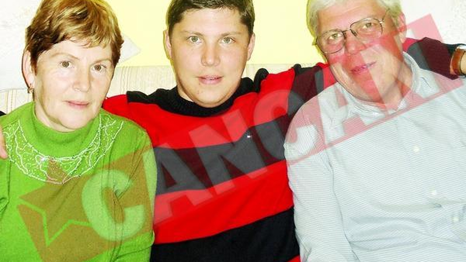 Prefectul de Vaslui, "intretinut" de mama menajera in Italia