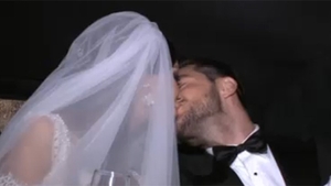 Nimeni nu a văzut asta! Bianca Drăguşanu, la un pas să fie una cu asfaltul! Vezi ce era să păţească din cauza rochiei de mireasă