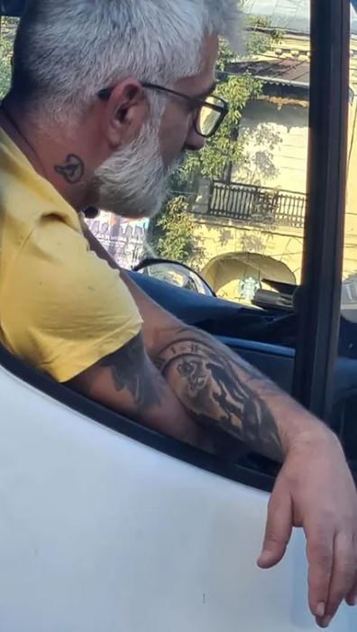 I-a golit conturile unei romance cu promisiuni de dragoste și un viitor împreună, iar acum… „Escrocul de pe Tinder” a primit un cadou de proporţii din partea justiţiei!