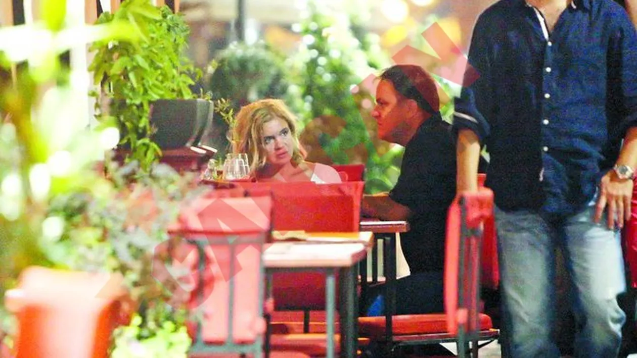 A facut circ in centrul Capitalei! Cristina Topescu a lovit un paparazzo dupa ce a petrecut pe Lipscani