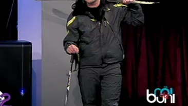 VIDEO Scene incendiare cu asistentele lui Morar! Uite cum au venit imbracate Cezara si Rodica la emisiune! Ce crezi, le este frig?