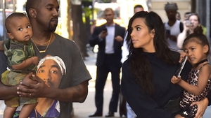Aşa a arătat Crăciunul în familia lui KANYE WEST şi KIM KARDASHIAN. Rapperul a „scăpat“ pe internet o imagine rară, după ce s-a zvonit că urmează divorţul 