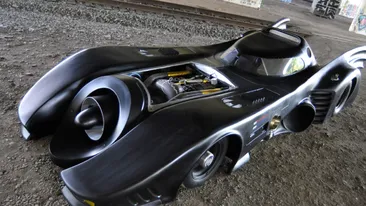 Isi vinde Batmobilul cu 620.000 de dolari