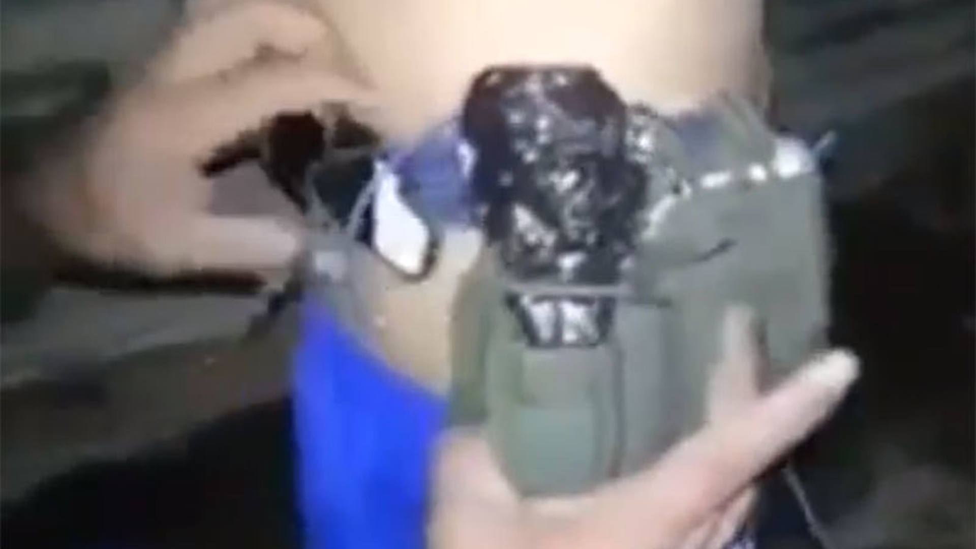Video incredibil. Un copil de 7 ani purta asupra lui o bombă, iar un soldat din Irak a...