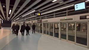 Ministrul Transporturilor a făcut marele anunţ. Când se vor amplasa paravanele din sticlă incasabilă la metrou