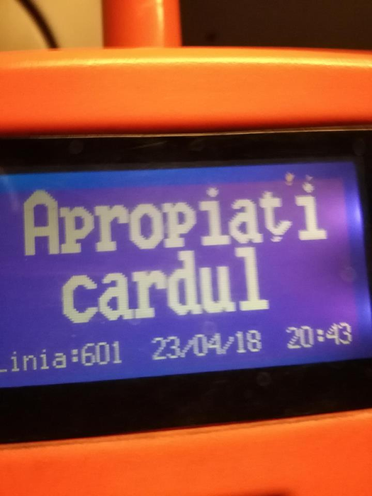 Aproape de o tragedie! Un șofer RATB a închis o ușă peste un bebeluș aflat în cărucior