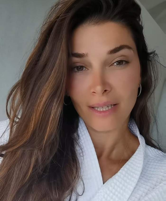 Ce pericol a descoperit Alina Pușcaș în curtea ei. Prezentatoarea de la Antena 1 a tras o sperietură soră cu moartea!