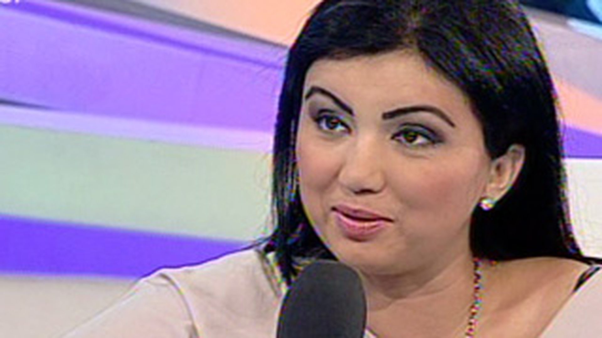 VIDEO Adriana Bahmuteanu isi ironizeaza sotul: "Ii doresc domnului Prigoana sa ajunga sa-mi poarte el hainele!"