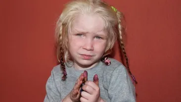 O fetiţă neidentificată a fost găsită de poliţie într-o tabără de romi din Grecia. Copil ar fi fost vandut