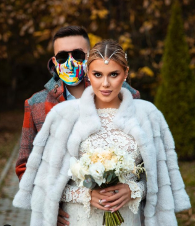 Emily Burghelea, primele declarații după ce s-a căsătorit: "Îl țineam de mână pe iubitul meu și parcă deveneam unul și același" 