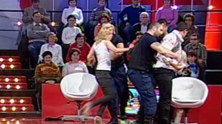VIDEO Scandal colosal! "Pamela de Romania" a sarit sa-l bata pe Marius Baldovin si a fost luata pe sus de bodyguarzi!