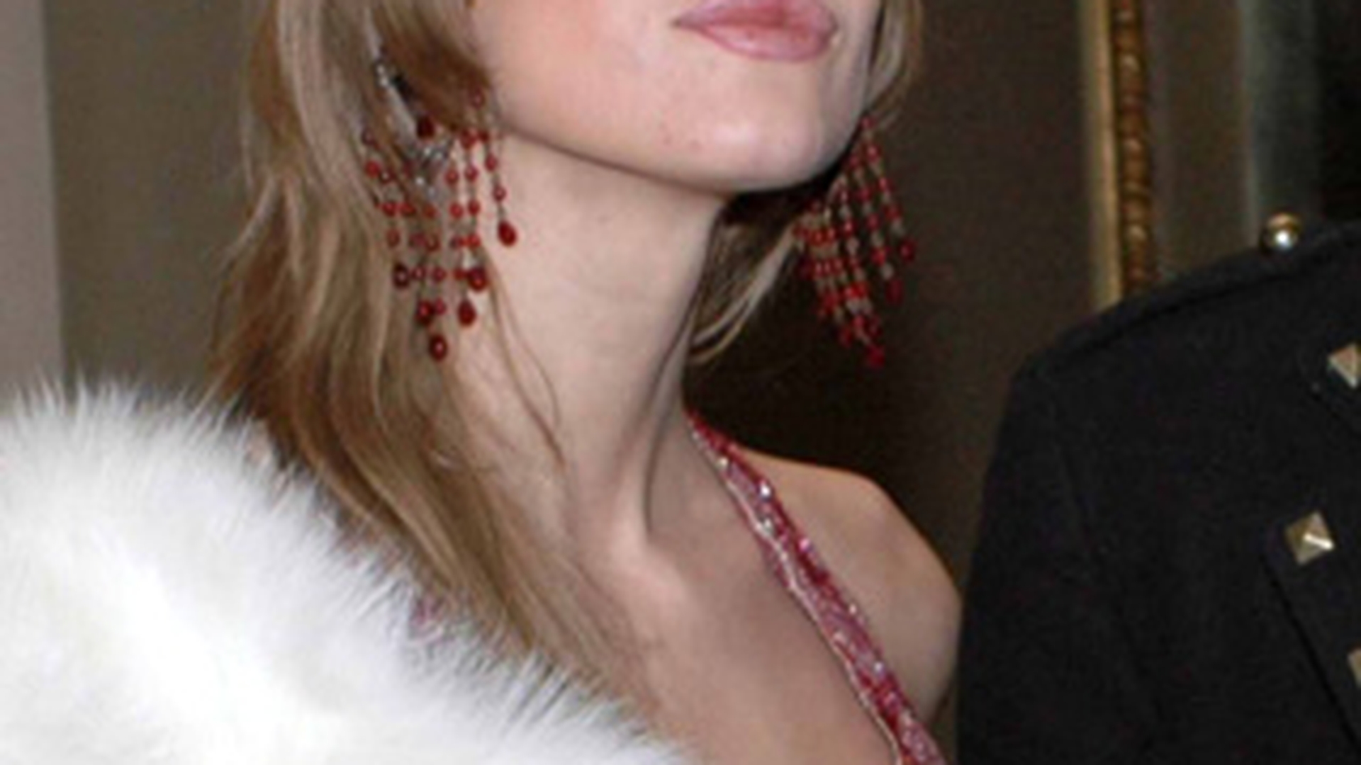 Iulia Albu: "Sunt femei care dau stralucire diamantelor si femei care oricate diamante ar avea toate goale de continut sunt"