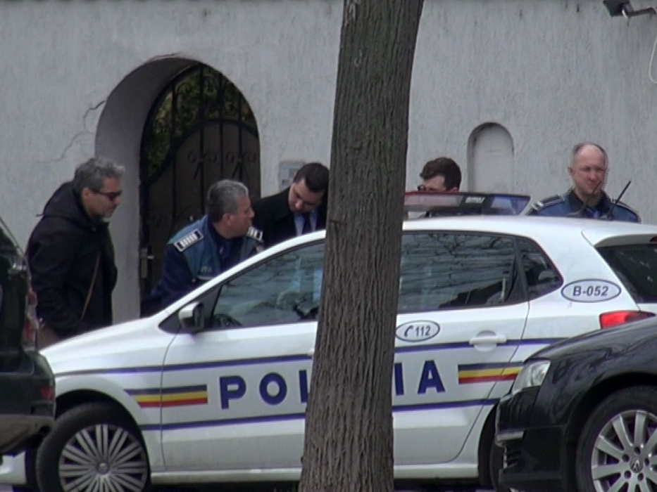 Oamenii apucaseră deja să încarce camionul la venirea poliţiştilor