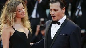 Un nou scandal zguduie Hollywood-ul! După ce a anunţat că divorţează de JOHNNY DEPP după doar 15 luni de căsnicie, AMBER HEARD l-a acuzat de violenţă domestică