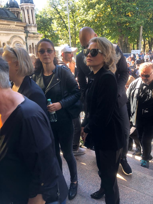 Alexandru Arșinel a fost înmormântat în cimitirul Bellu, duminică, în jurul prânzului. A fost condus pe ultimul drum de peste 200 de oamani (Foto: CANCAN.RO)