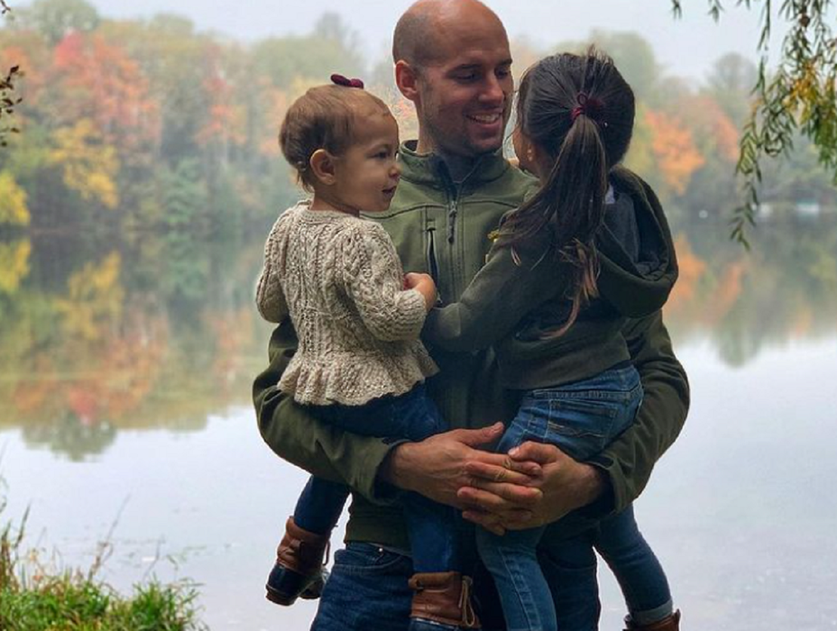 Celeba actriță Jewel Mischea a publicat prima imagine cu noul membru al familiei. Artista a adus pe lume o fetiță: ”O creatură cu mult păr pe cap, ochi mari…”