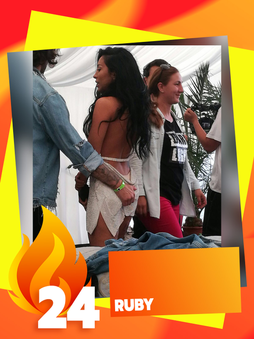 Preludiu în drum spre casă! TOP SEXY-VEDETE care nu au mai avut răbdare! 69 de imagini incendiare