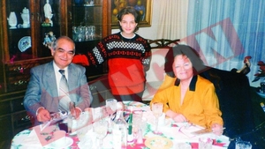 Fata unui fost ambasador, data afara din casa