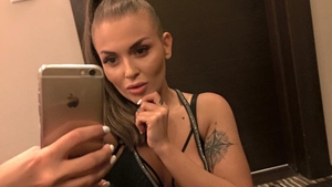 OANA RADU a fost desfiinţată de fani. Imaginea care i-a făcut să exclame: „Travestitule!“