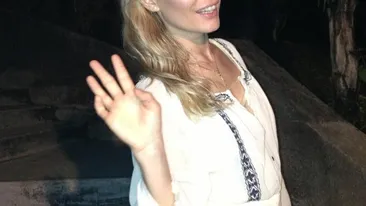 Laura Cosoi a intrat în 2013 departe de Bucureşti! Vezi ce altceva a sărbătorit împreună cu iubitul ei!