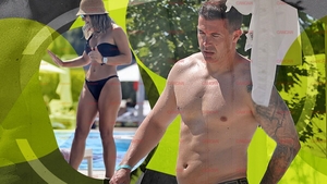 Cum l-a pedepsit Denisa pe Bogdan "Motanul", la piscină, de față cu toată familia. Escapada cu prezentatoarea TV "s-a prescris", dar soția n-a uitat