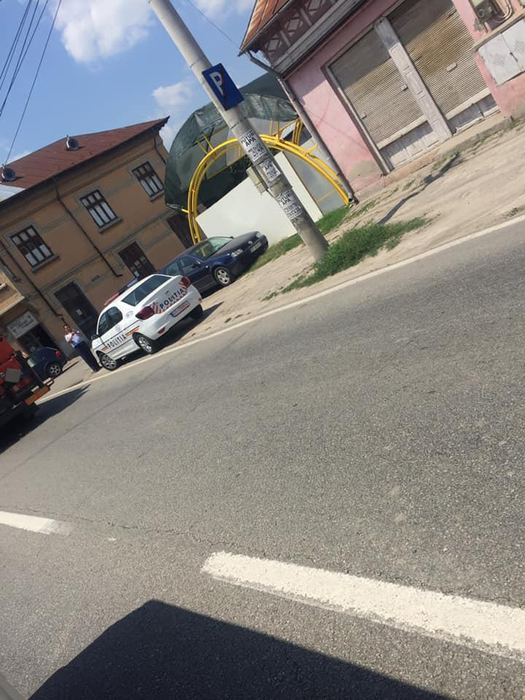 Trei mașini de Poliție s-au ciocnit în trafic, în orașul Balș