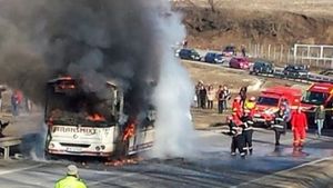 Autobuz în flăcări pe DN 14, în judetul Sibiu! 