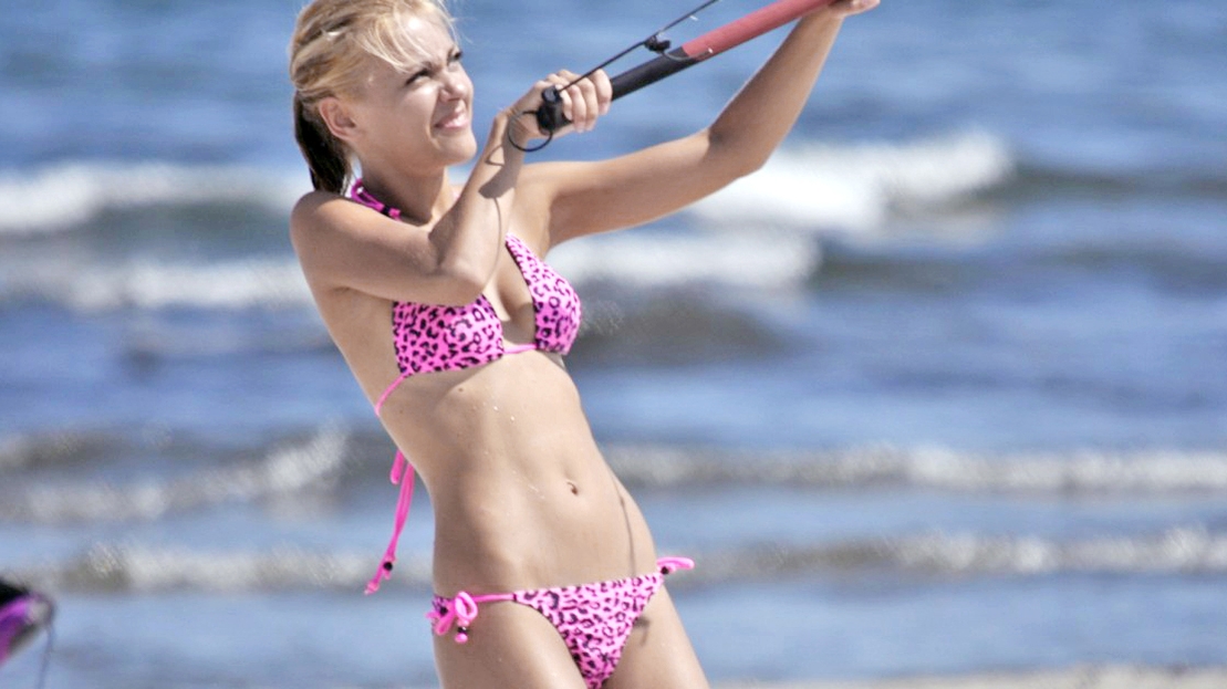 Andreea Ibacka, sexy in costum de baie. Cum a incins atmosfera sotia lui Cabral, la malul marii