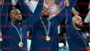 SUA, campioană olimpică la baschet a 5-a oară consecutiv! Vedetele s-au înghesuit să prindă un loc în tribune la marele meci FOTO