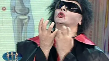 Ce vedeta s-a transformat in Dracula? N-o sa crezi cine si-a pus colti si vrea sa suga sangele blondelor!