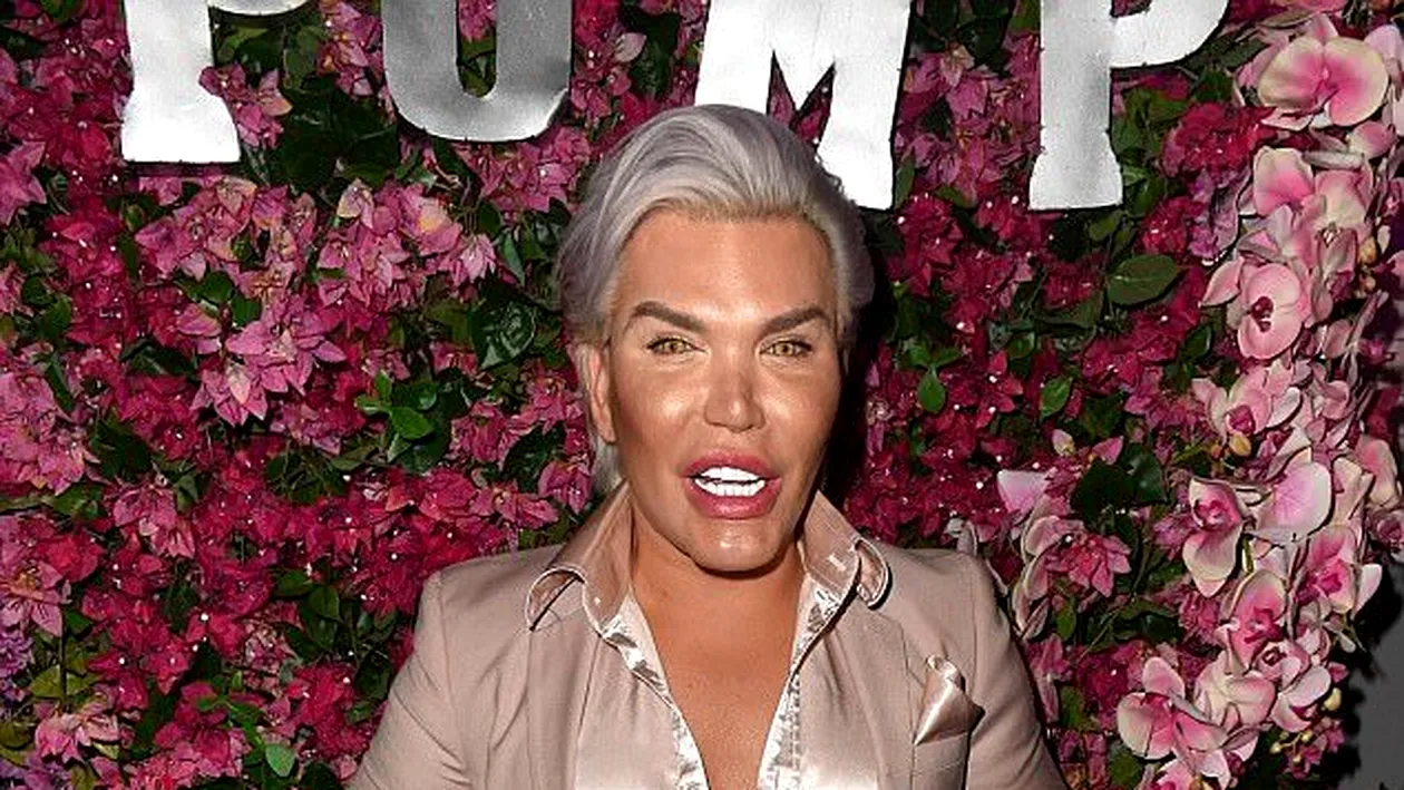 Rodrigo Alves, apariţie de senzaţie cu două bunăciuni! ”Păpuşa Umană” Ken şi-a tras două iubite pe măsură