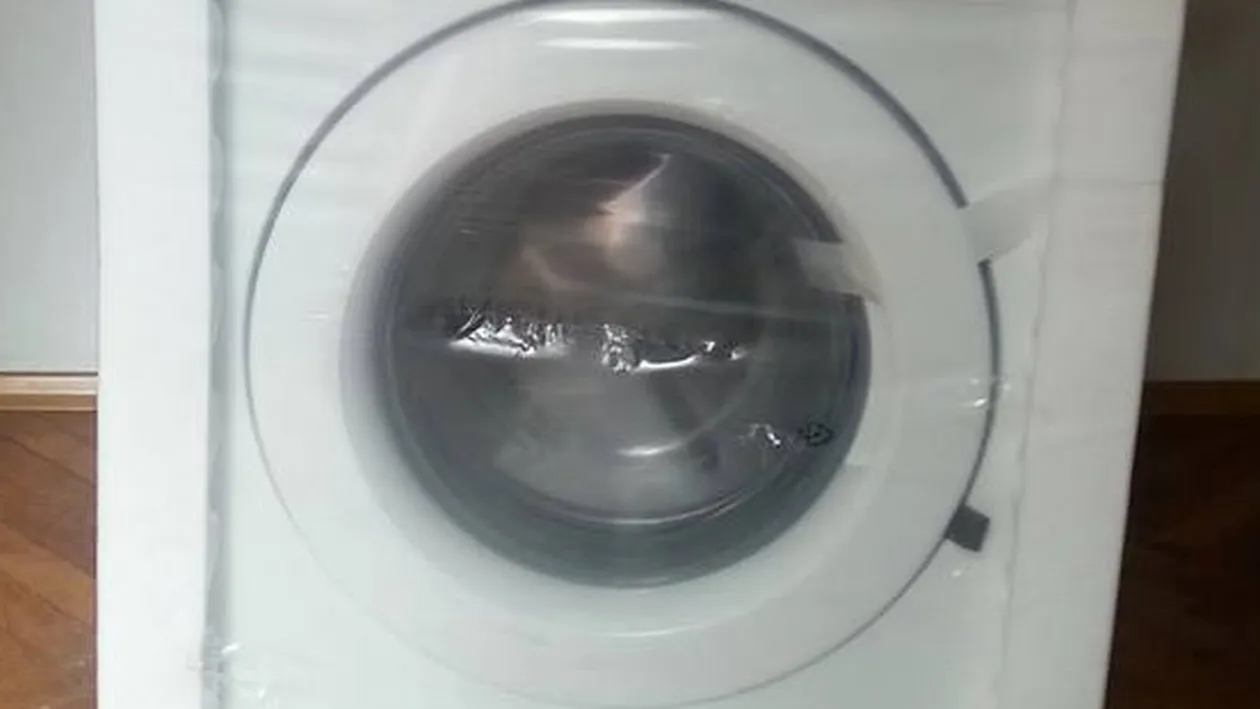 A primit cadou o masina de spalat, dar un detaliu a scapat neobservat! Amanuntul jenant dntr-o poza postata pe net de o artista