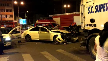 Accident în Capitală. Un şofer băut a distrus un Mercedes care circula regulamentar. Avem imaginile