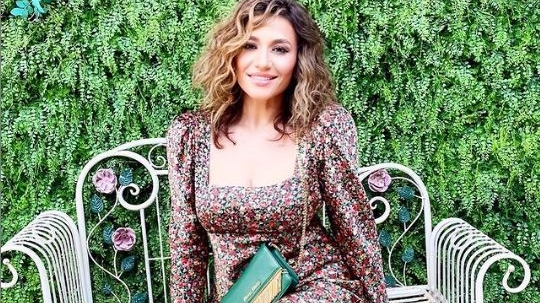 Claudia Pătrășcanu a primit un buchet uriaș de trandafiri de la un admirator secret! ”L-ai găsit la poartă?”