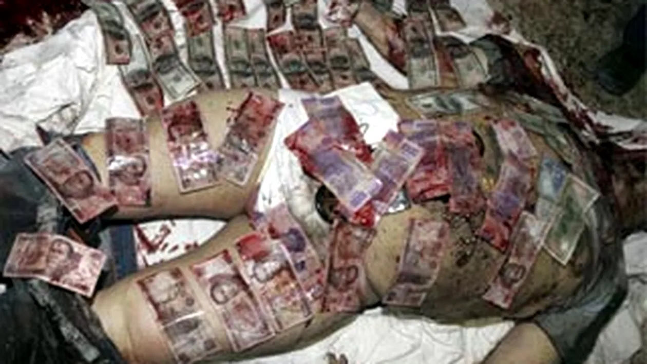 Socant: Cadavrul unui narcotraficant, insangerat si acoperit cu bani