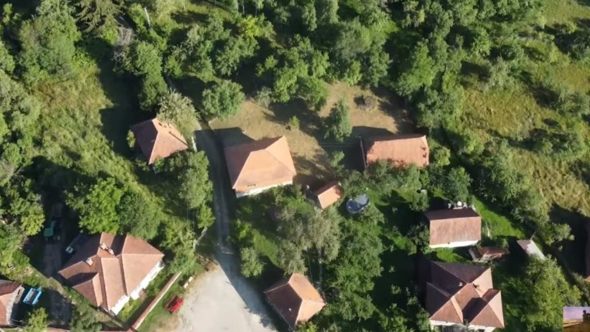 Satul din România care este unic în lume. Turiști de pe întreg mapamondul vin să-l viziteze