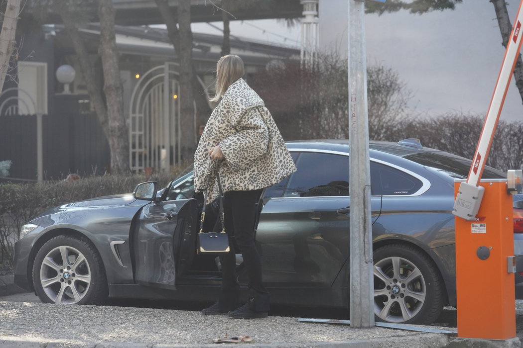 Gabriela Prisăcariu a "descins" la restaurantul lui Dani Oțil (Foto: CANCAN.RO)
