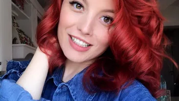 Îmbrăcată într-o rochie scurtă, Elena Gheorghe a făcut marele anunţ. Urmează să nască o fetiţă în...