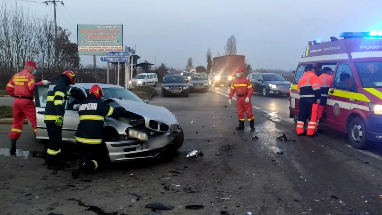 Accident grav în județul Dâmbovița! Impact puternic între trei mașini. Mai multe persoane au fost rănite