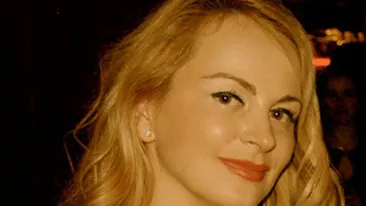 Delia Antal a inceput petrecerea cu o zi mai devreme! A baut sampanie in cinstea ei!