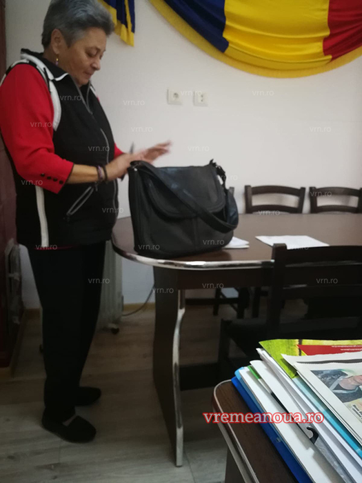 O escroacă din Vaslui, cu găleata de clor prin primării! Se dă bolnavă de cancer, încercând să obțină sume mari de bani