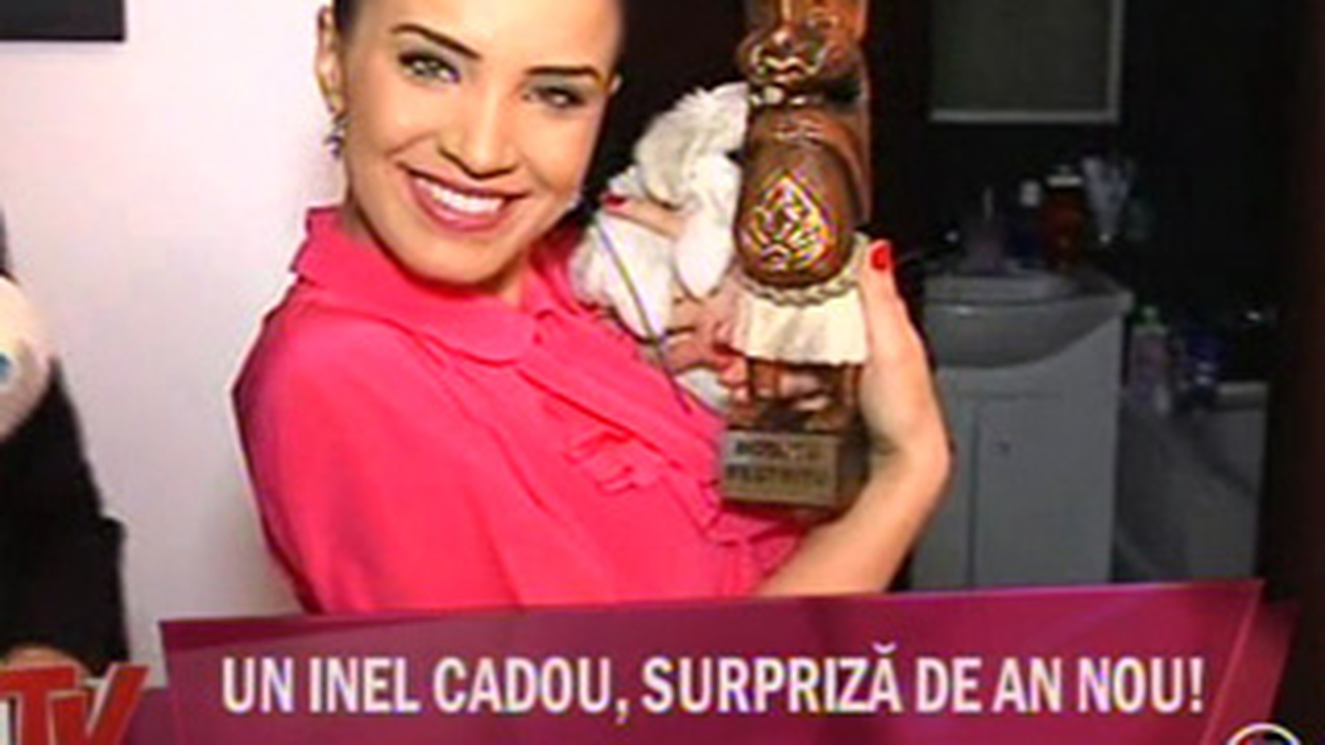 Adelina Pestritu tanjeste dupa maritis! A primit de ziua ei numai cadouri cu tenta! Piesa de rezistenta: o verigheta!