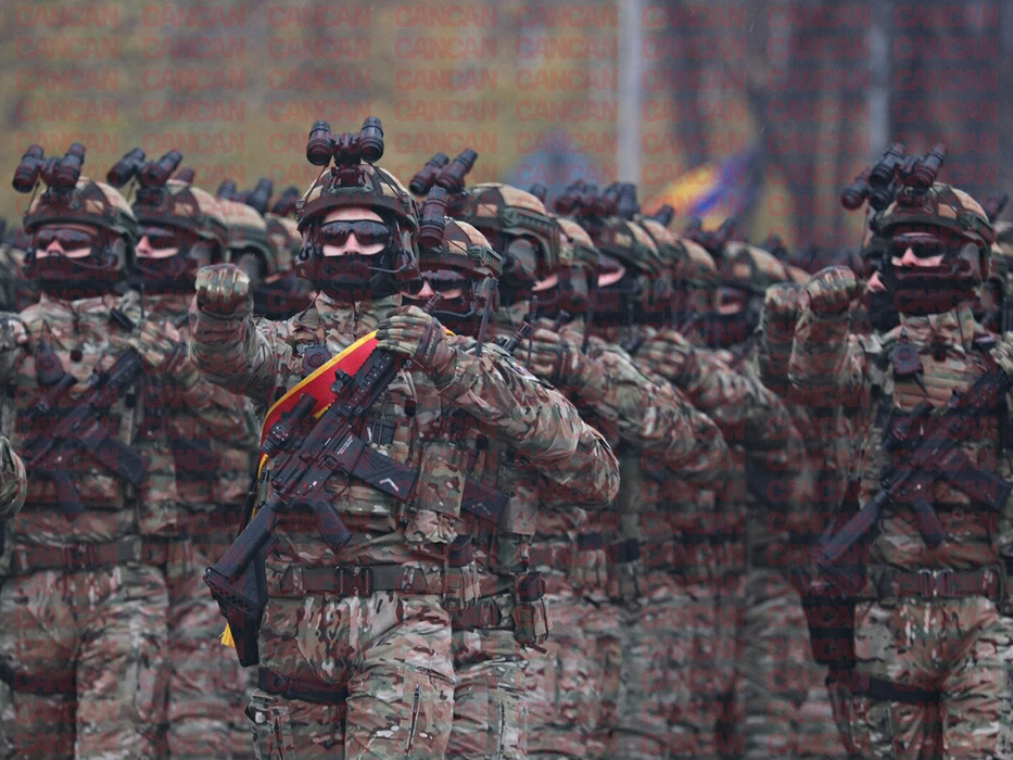 Militarii români sunt pregătiți să treacă pe sub arcul de Triumf. Foto: Cancan